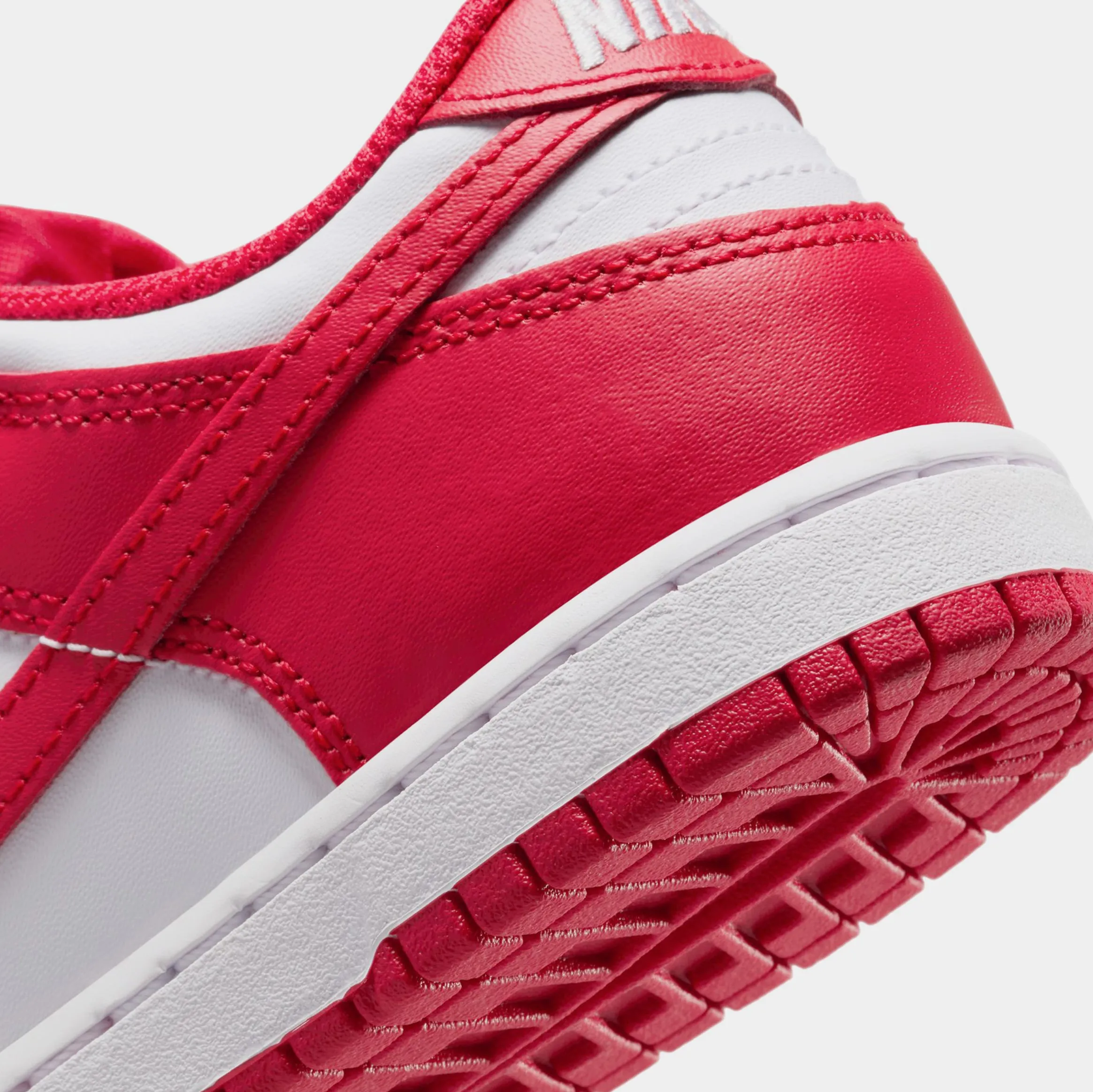 Dunk Low Preschool Lifestyle Shoes (White/University Red)