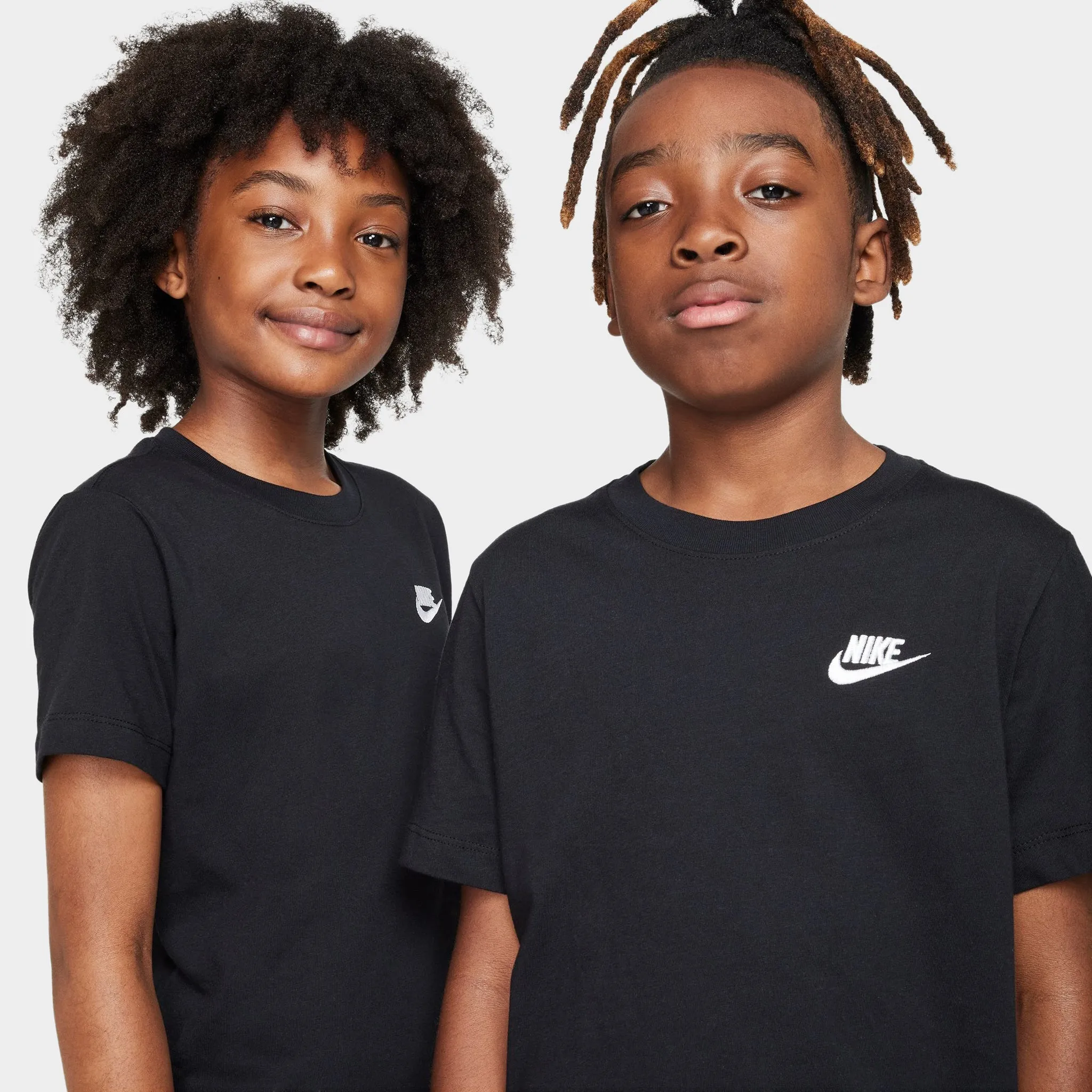 Nike Juniors' Futura T-Shirt  / Black