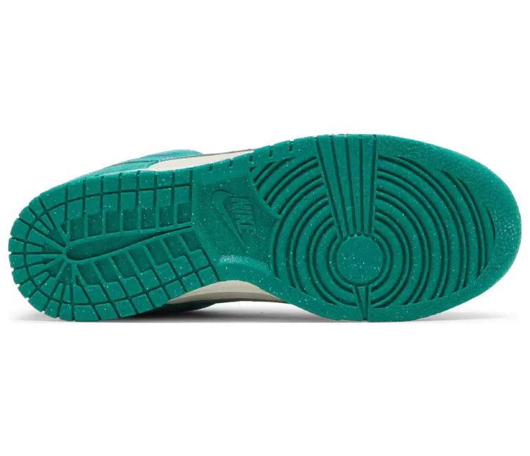 Women's Nike Dunk Low SE (Neptune Green)